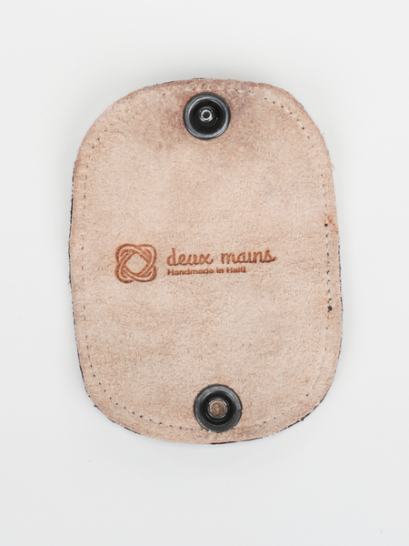 Bèl Mizik Earbud Holder, Asphalt