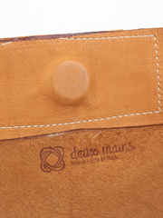 Tan leather Classic City Tote with inner tube bottom panel, and magnetic closure by deux mains. Close up showing the interior center closure and deux mains logo. 